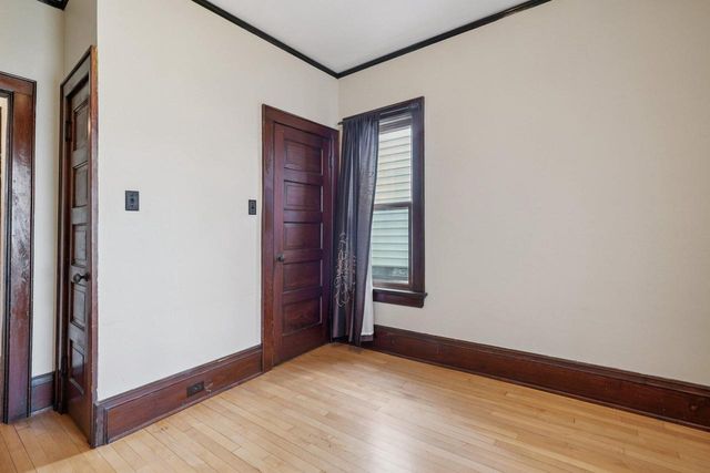 2924 N Cambridge AVENUE, Milwaukee, WI 53211