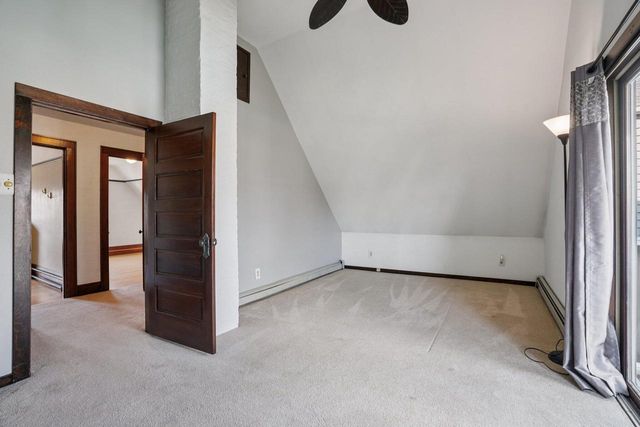 2924 N Cambridge AVENUE, Milwaukee, WI 53211