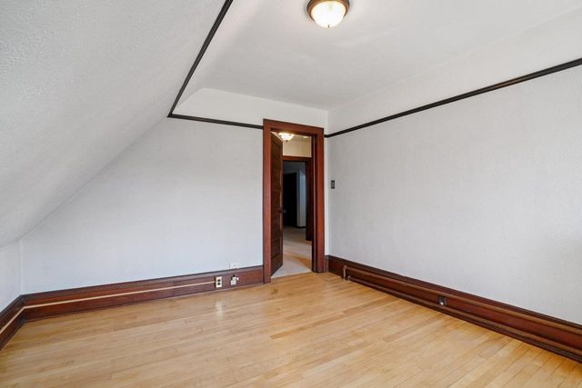 2924 N Cambridge AVENUE, Milwaukee, WI 53211