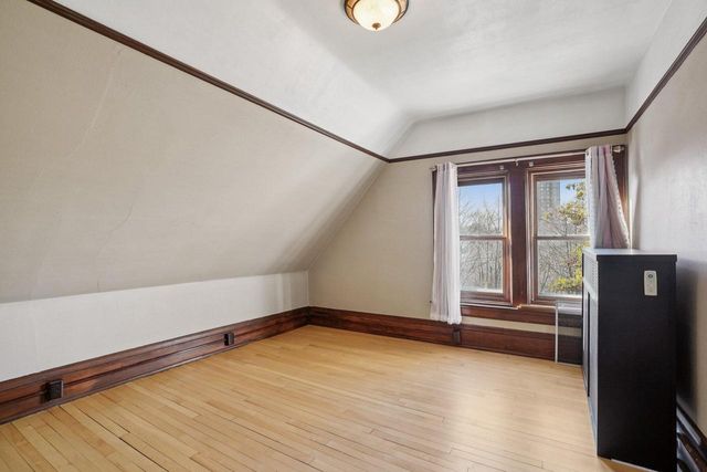 2924 N Cambridge AVENUE, Milwaukee, WI 53211