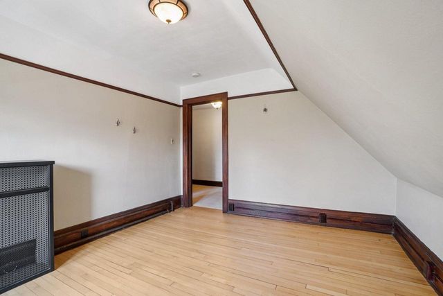 2924 N Cambridge AVENUE, Milwaukee, WI 53211