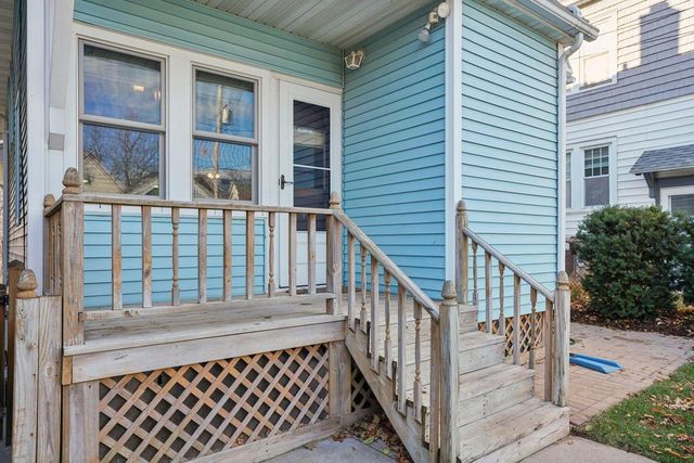 2924 N Cambridge AVENUE, Milwaukee, WI 53211