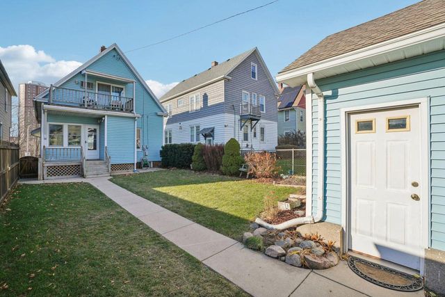 2924 N Cambridge AVENUE, Milwaukee, WI 53211