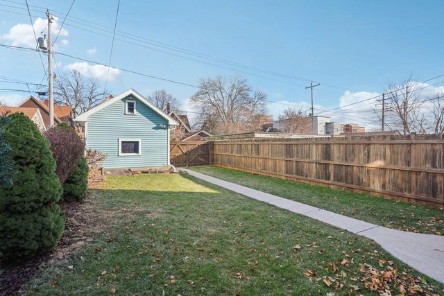 2924 N Cambridge AVENUE, Milwaukee, WI 53211