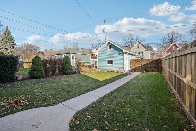 2924 N Cambridge AVENUE, Milwaukee, WI 53211