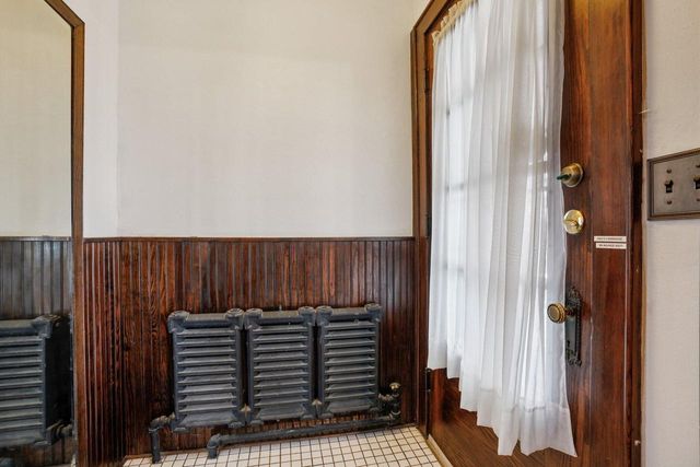 2924 N Cambridge AVENUE, Milwaukee, WI 53211