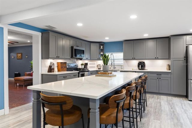 1224 80TH AVENUE N, St Petersburg, FL 33702