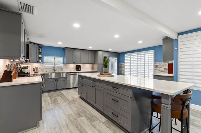 1224 80TH AVENUE N, St Petersburg, FL 33702