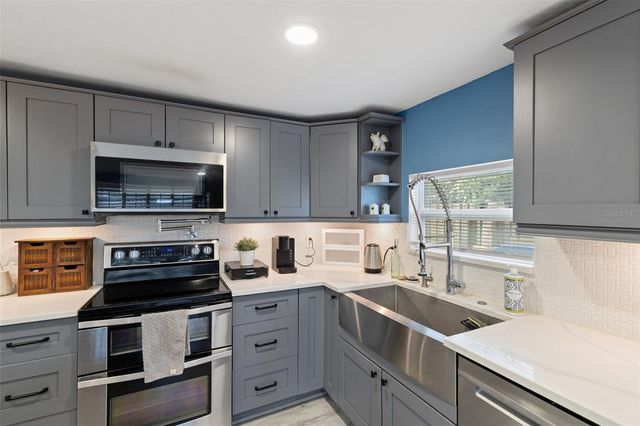 1224 80TH AVENUE N, St Petersburg, FL 33702