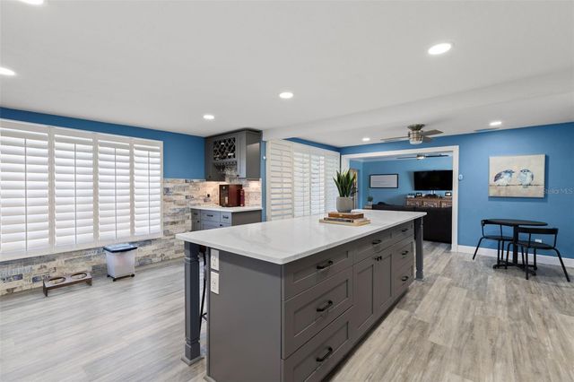 1224 80TH AVENUE N, St Petersburg, FL 33702