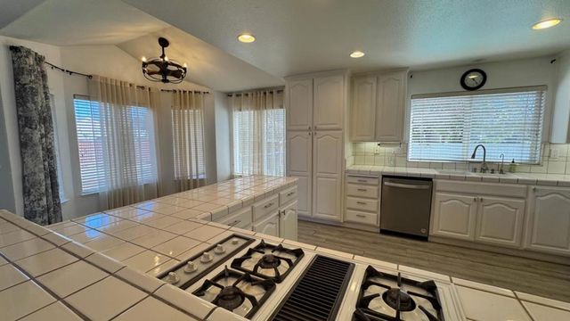 206 Meadow Creek Court, Oakley, CA 94561