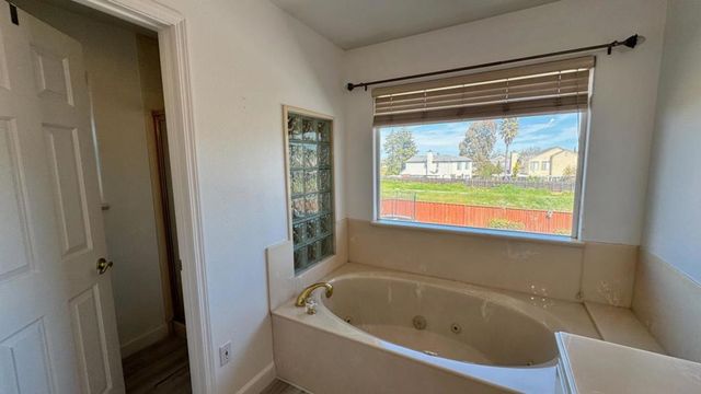 206 Meadow Creek Court, Oakley, CA 94561