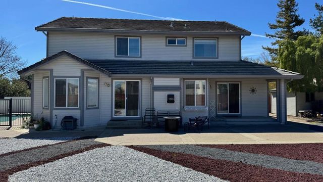 206 Meadow Creek Court, Oakley, CA 94561