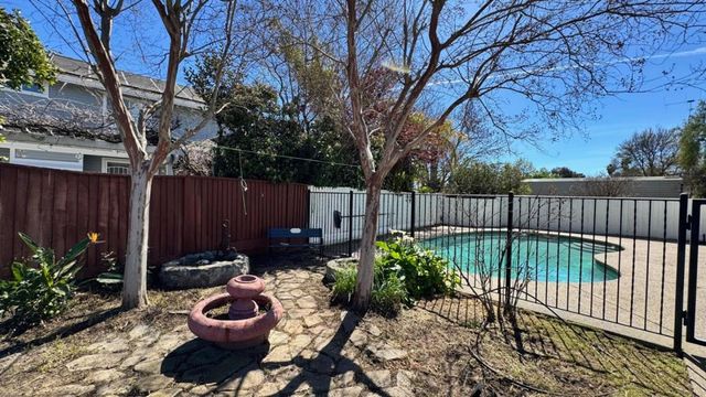 206 Meadow Creek Court, Oakley, CA 94561