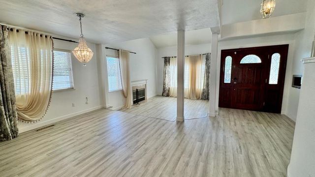 206 Meadow Creek Court, Oakley, CA 94561