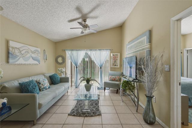 9992 Periwinkle St, Miramar, FL 33025