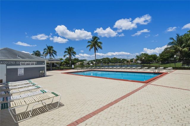 9992 Periwinkle St, Miramar, FL 33025