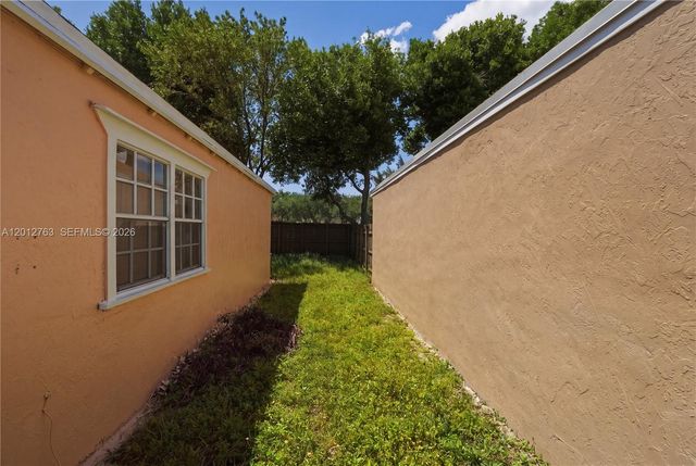 9992 Periwinkle St, Miramar, FL 33025
