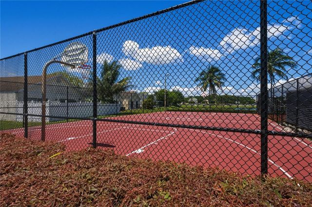 9992 Periwinkle St, Miramar, FL 33025