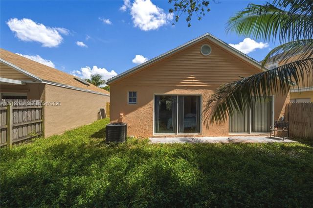 9992 Periwinkle St, Miramar, FL 33025