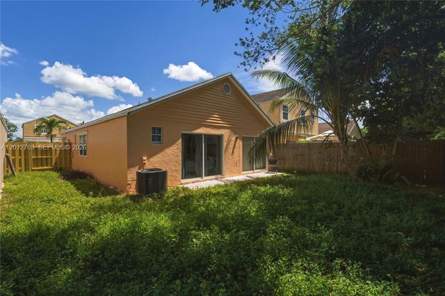 9992 Periwinkle St, Miramar, FL 33025