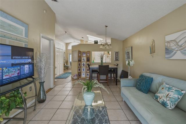 9992 Periwinkle St, Miramar, FL 33025