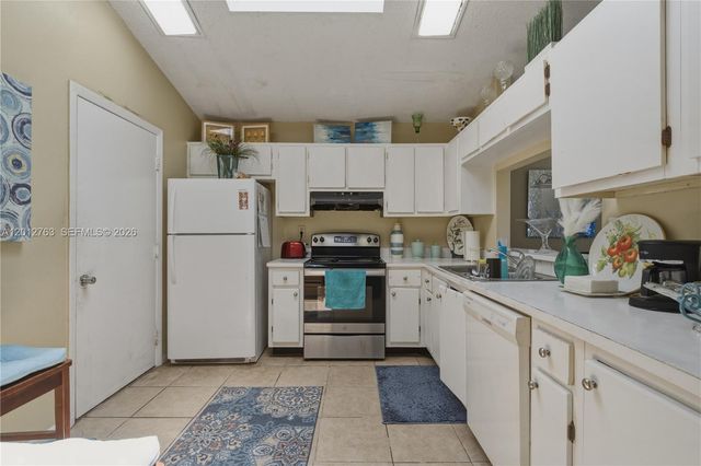 9992 Periwinkle St, Miramar, FL 33025