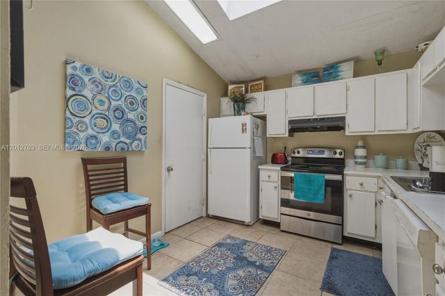 9992 Periwinkle St, Miramar, FL 33025