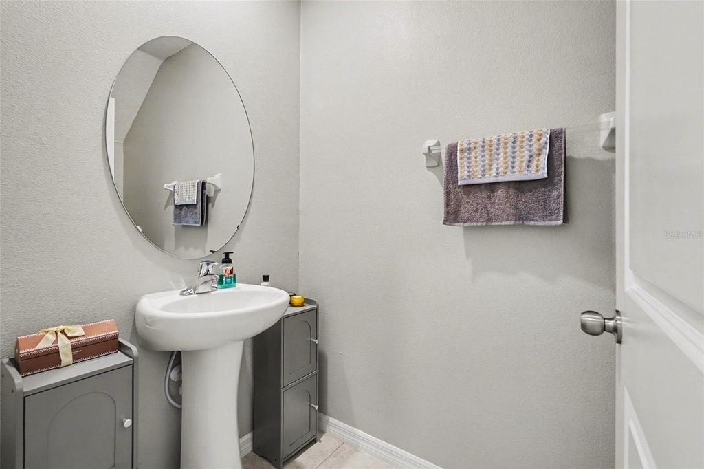 Image 12 of property listing at 9424 LEMON DROP LOOP, Sun City Center, FL 33573