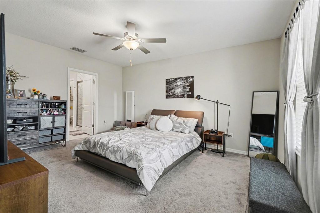 Image 13 of property listing at 9424 LEMON DROP LOOP, Sun City Center, FL 33573