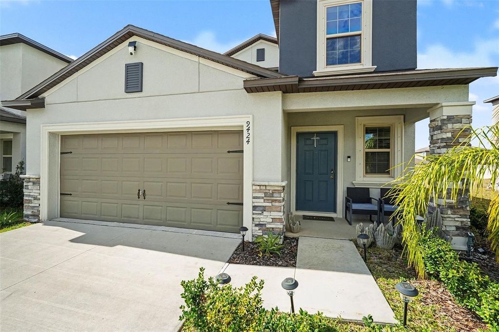 Image 3 of property listing at 9424 LEMON DROP LOOP, Sun City Center, FL 33573