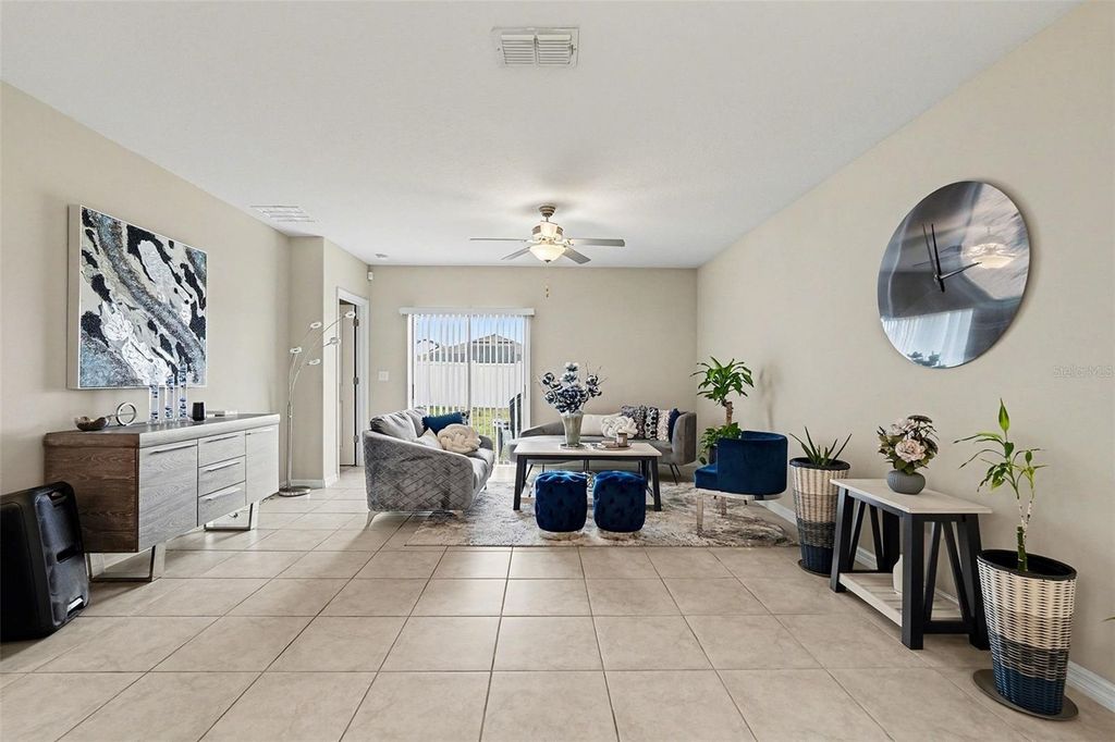 Image 10 of property listing at 9424 LEMON DROP LOOP, Sun City Center, FL 33573