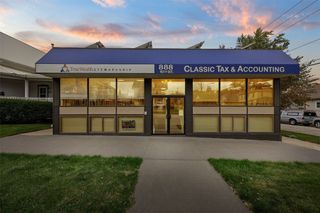 888 10th Street, Marion, IA 52302