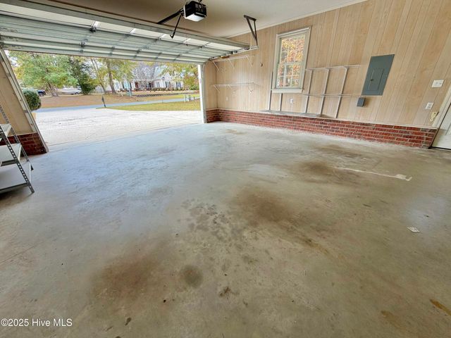 4569 Hunter Creek Drive, La Grange, NC 28551