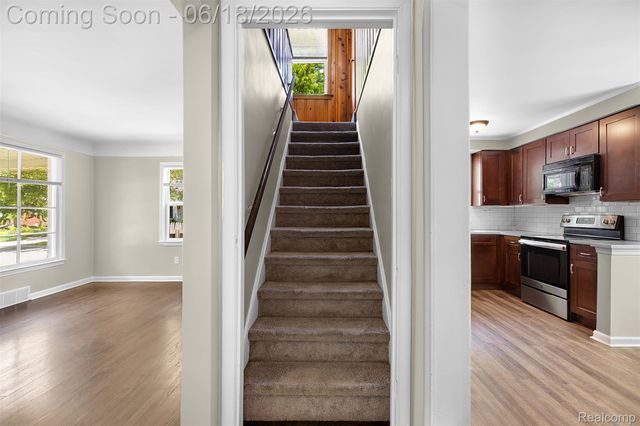 19296 Berden Street, Harper Woods, MI 48225