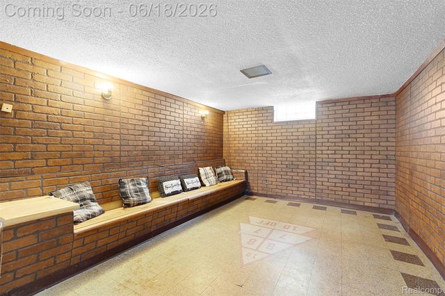 19296 Berden Street, Harper Woods, MI 48225