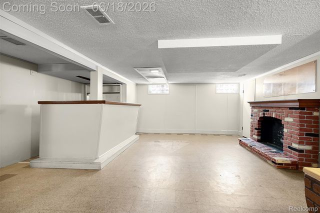 19296 Berden Street, Harper Woods, MI 48225