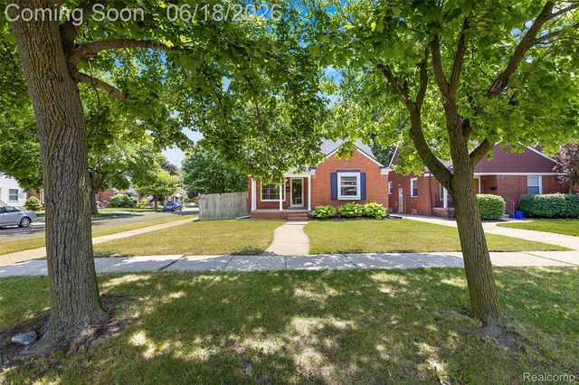 19296 Berden Street, Harper Woods, MI 48225