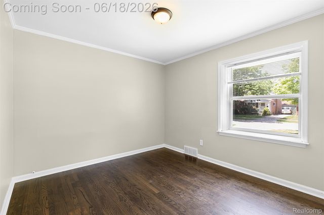 19296 Berden Street, Harper Woods, MI 48225