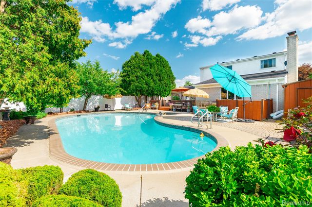 14246 Williamsburg Drive, Riverview, MI 48193