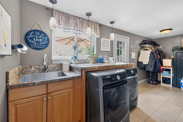 14246 Williamsburg Drive, Riverview, MI 48193
