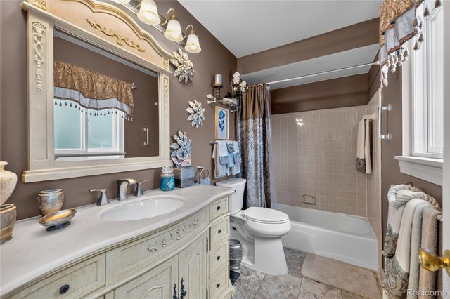 14246 Williamsburg Drive, Riverview, MI 48193