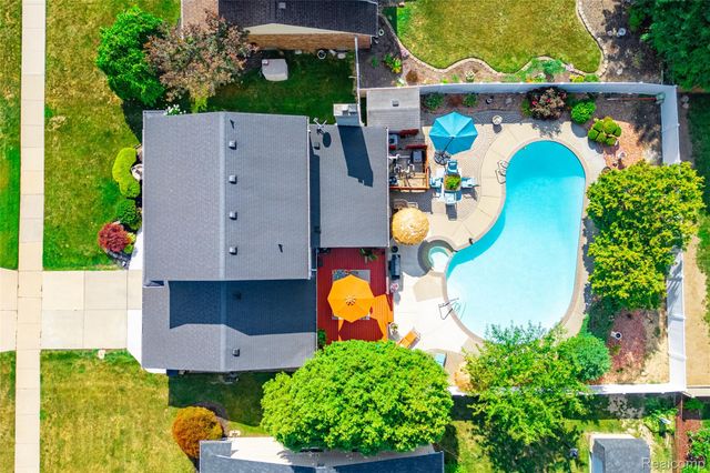 14246 Williamsburg Drive, Riverview, MI 48193