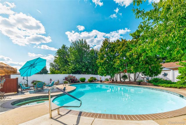 14246 Williamsburg Drive, Riverview, MI 48193