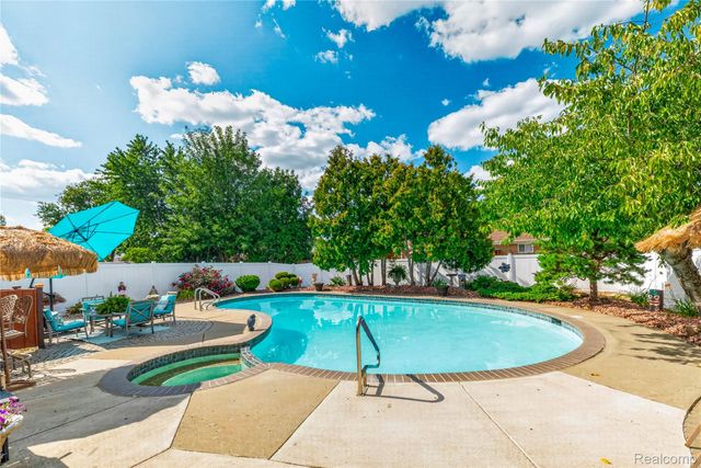 14246 Williamsburg Drive, Riverview, MI 48193