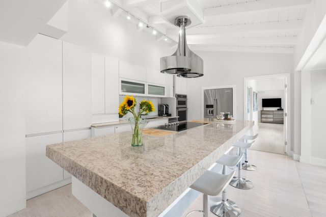 648 NE 17th Avenue, Fort Lauderdale, FL 33304