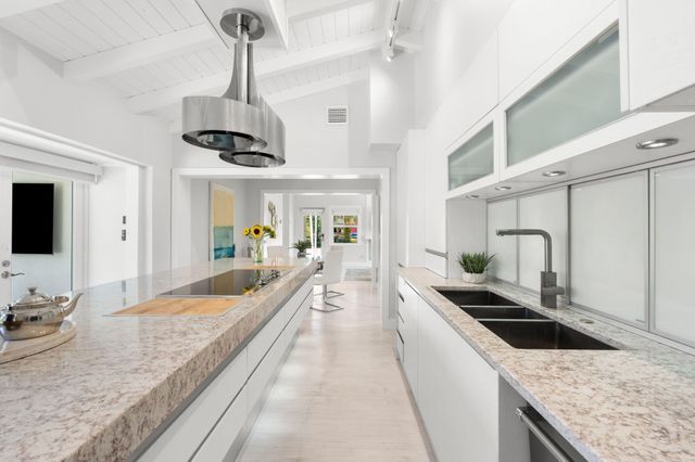 648 NE 17th Avenue, Fort Lauderdale, FL 33304