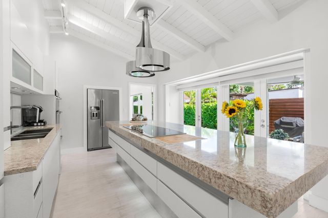 648 NE 17th Avenue, Fort Lauderdale, FL 33304