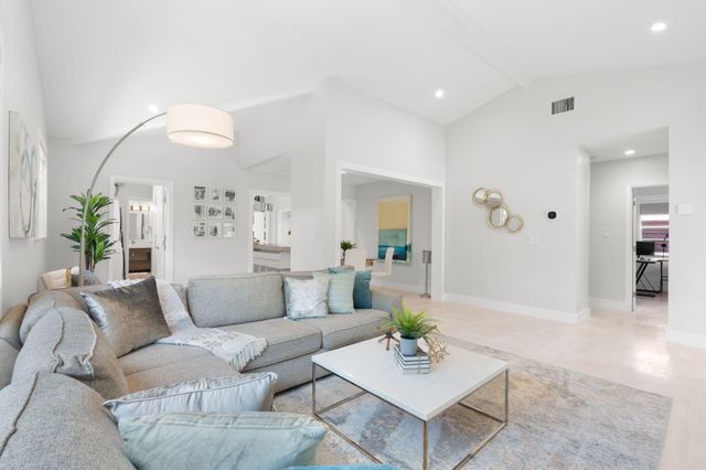 648 NE 17th Avenue, Fort Lauderdale, FL 33304