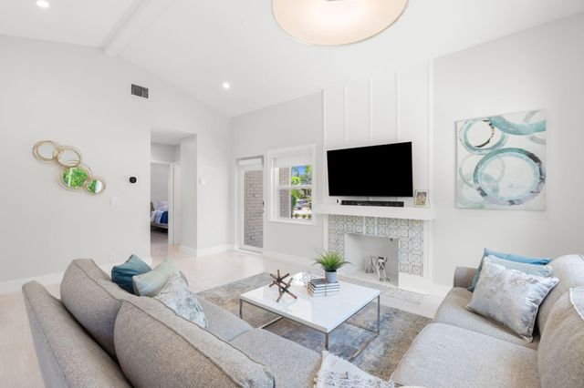 648 NE 17th Avenue, Fort Lauderdale, FL 33304